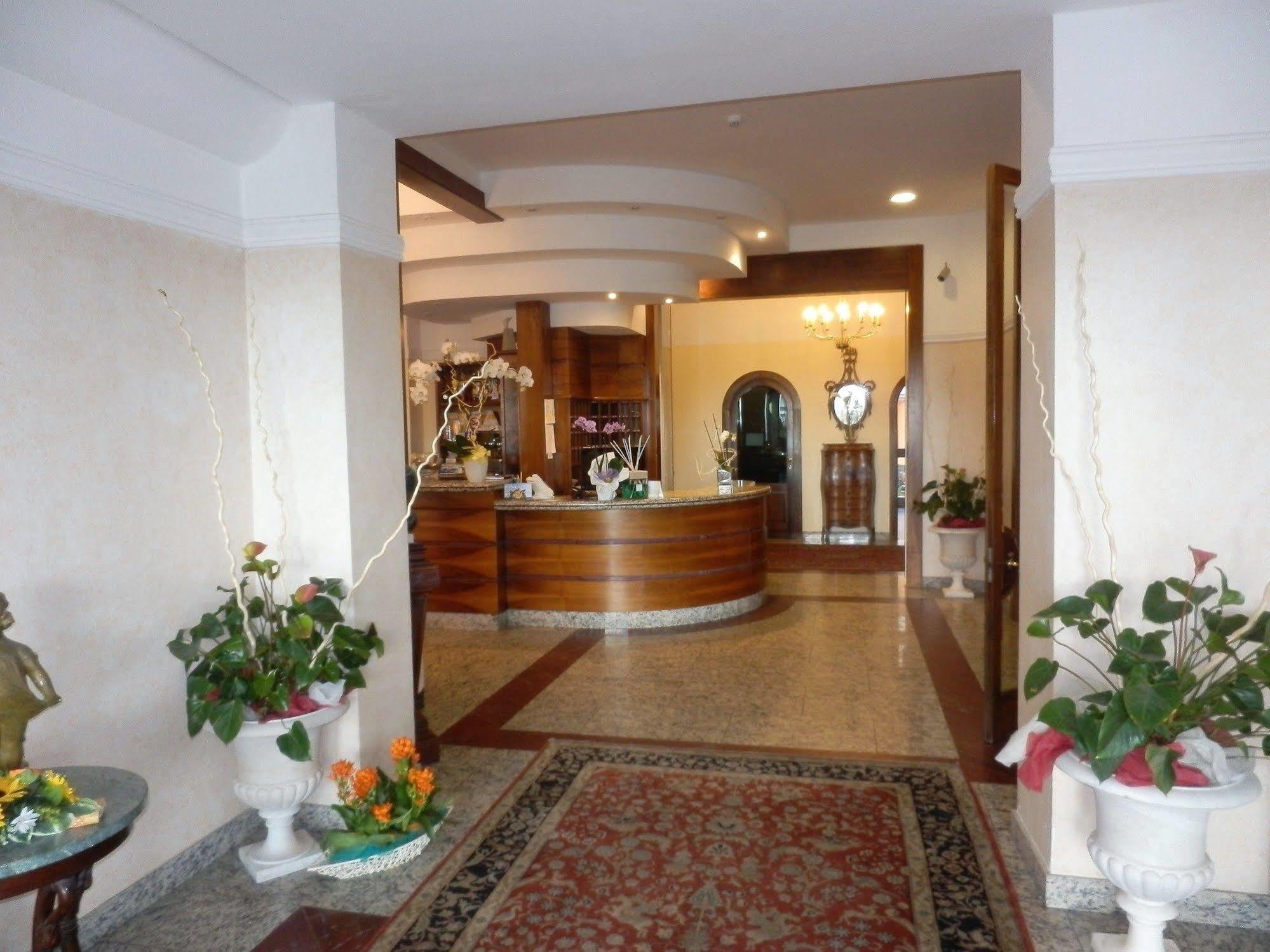Hotel Residence Villa Jolanda Лидо-ди-Камайоре Экстерьер фото